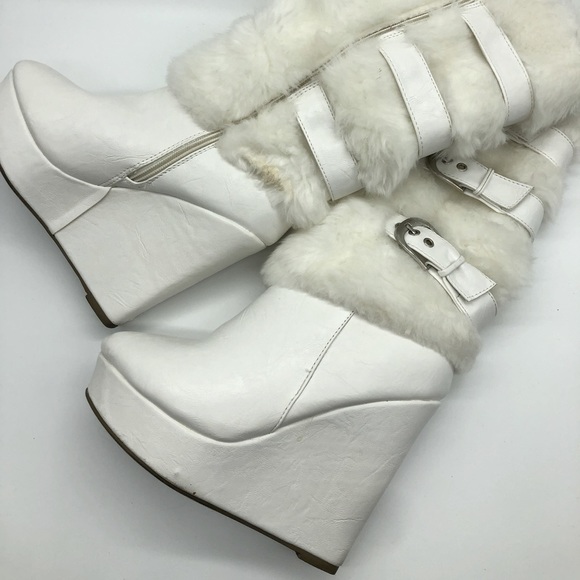 Red Circle Shoes - White Fur Leather Boots